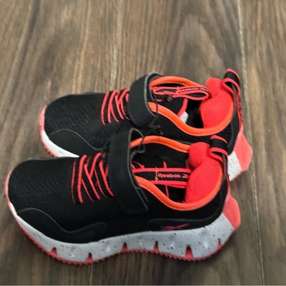 NWOT Reebok Black and Pink Athletic Sneakers